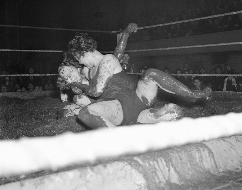 Mildred Burke vs. Babe Gordon in what was advertised as the “First Women’s Mud Wrestling Match in History.” 1938. Image via AP.